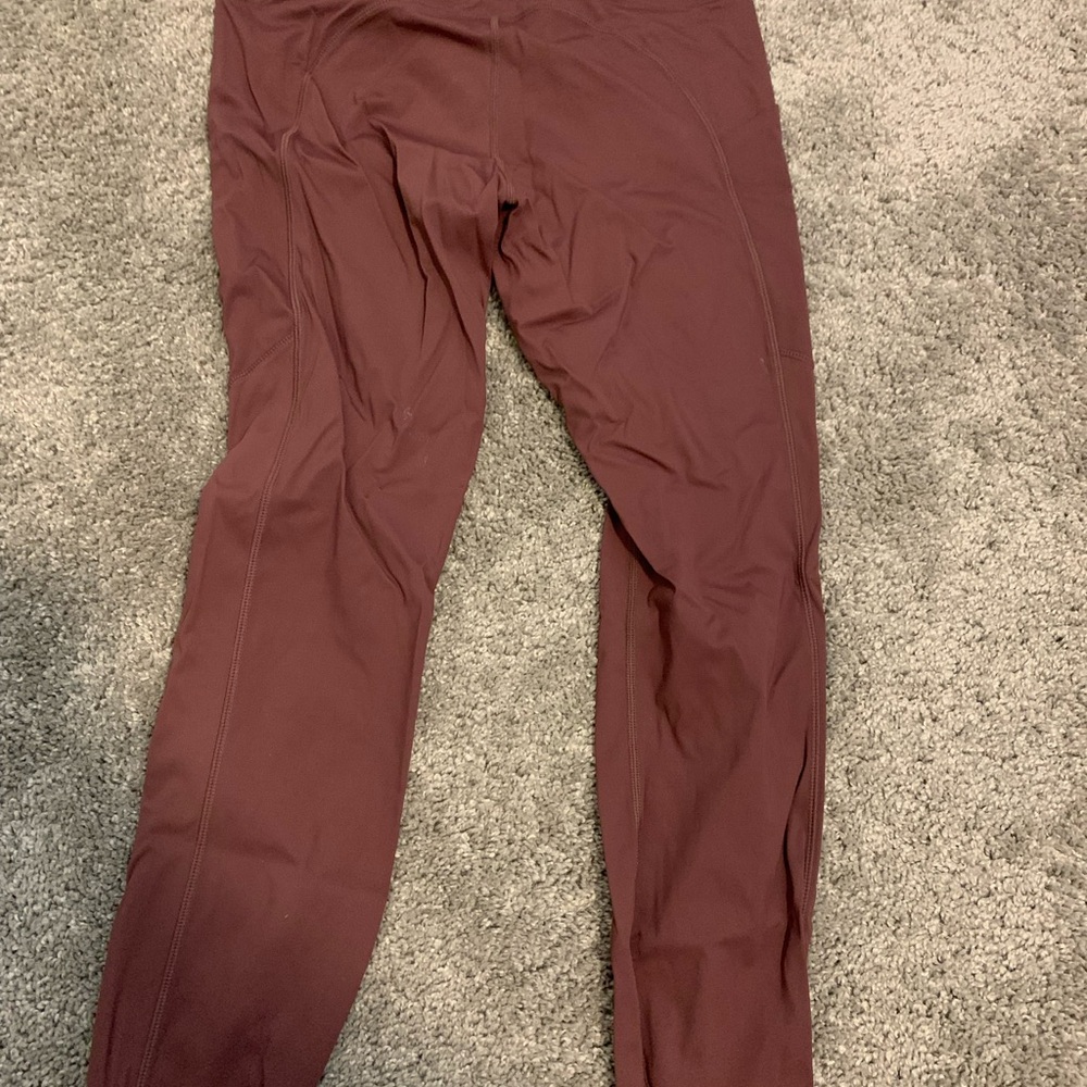 Vuori Women's Leggings in Burgundy